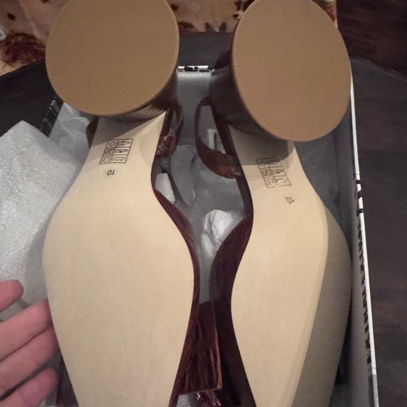 Jeffrey Campbell Kari point toe pumps Size 10
New without tags. - Picture 3 of 6